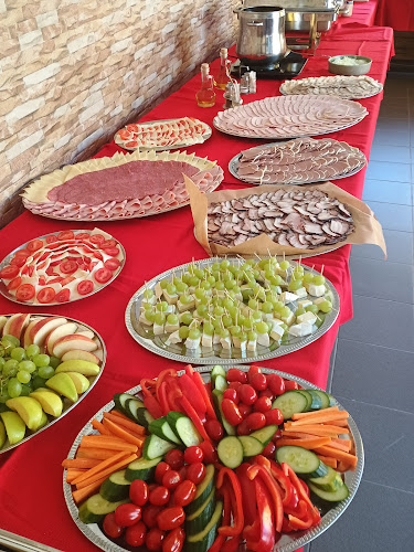 Opinii despre Orlice Bar & Club în Hradec Králové - Gastronomie a pohostinství