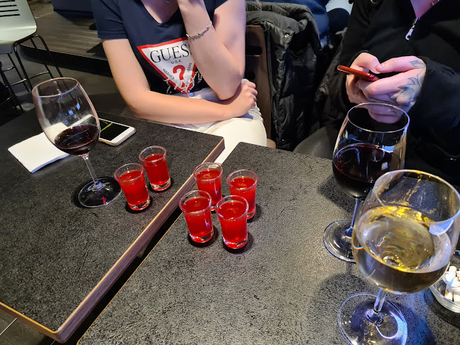 Comentarii opinii despre Angel Winn