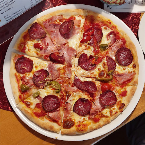 Opinii despre Cukrárna, kavárna a pizza Karel Červinka în Jablonec nad Jizerou - Gastronomie a pohostinství