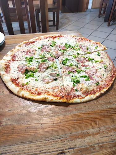 Opinii despre Restaurace Na Pile în Pavlovičky - Gastronomie a pohostinství