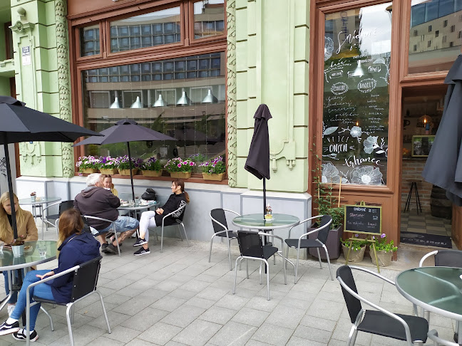 Kafe v rozkladu - Gastronomie a pohostinství