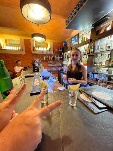 Kuku Bar - Gastronomie a pohostinství