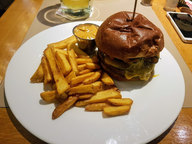 Comentarii opinii despre Bulvár Bubeneč