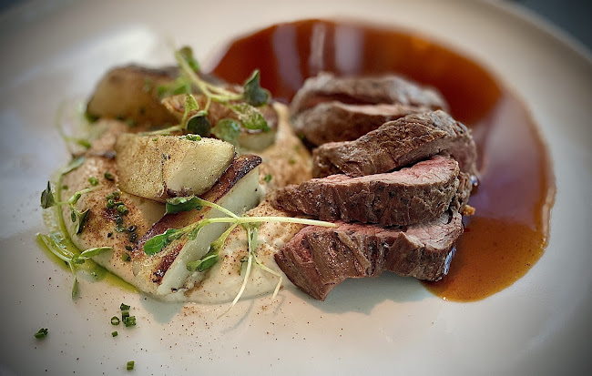 Tančící dům - Ginger & Fred Restaurant - Nové Město