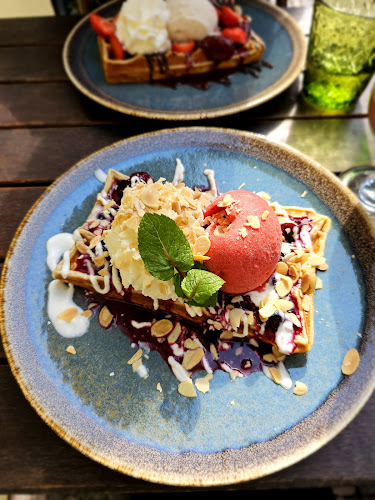 Opinii despre Café Creperie Pod Věží în Malá Strana - Gastronomie a pohostinství