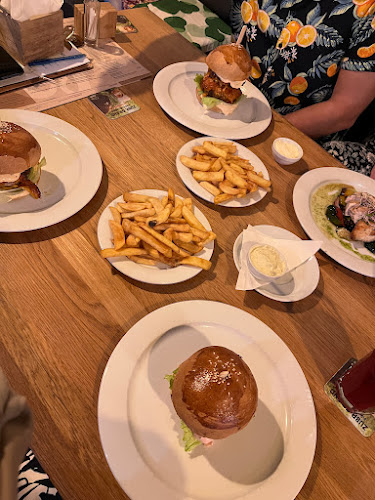 Angus Restaurant - Gastronomie a pohostinství