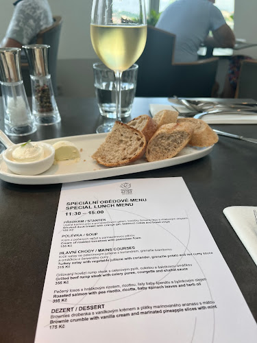 Tančící dům - Ginger & Fred Restaurant - Nové Město