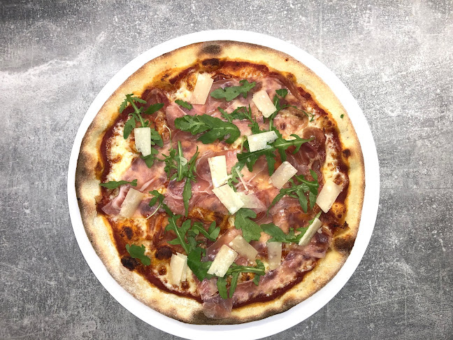 Restaurace a pizza na hřišti