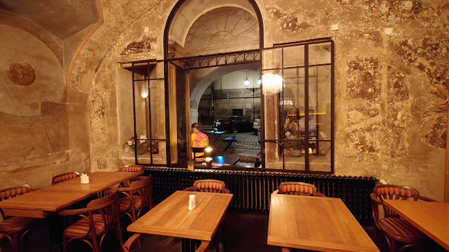 Malostranské nám 264/7 118 00, Malá Strana, Originalglennsbar@gmail.com Praha 1