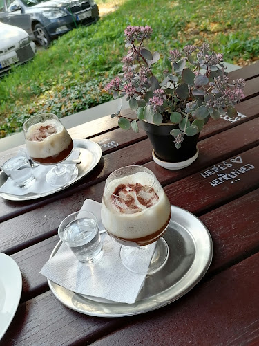 Julie's cafe - Gastronomie a pohostinství