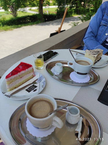 Comentarii opinii despre Divadelní restaurace a kavárna Luhačovice