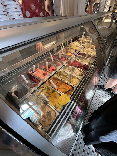 Opinii despre Zmrzlinárna Pěkný Kaštany | Crème de la Crème în Praha - Gastronomie a pohostinství