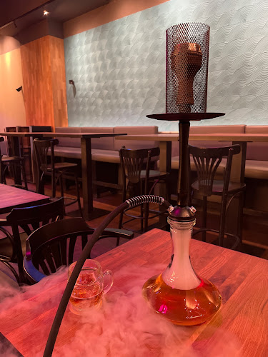 Food & Lounge by Shi-Shi