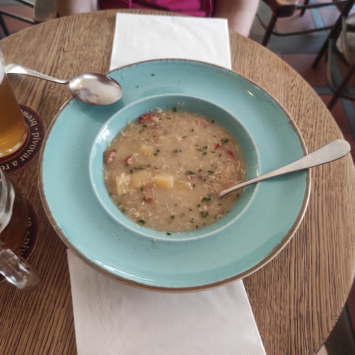 Opinii despre Pivovar U Tří růží în Staré Město - Gastronomie a pohostinství