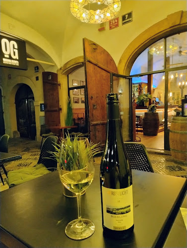 Malostranské nám 264/7 118 00, Malá Strana, Originalglennsbar@gmail.com Praha 1