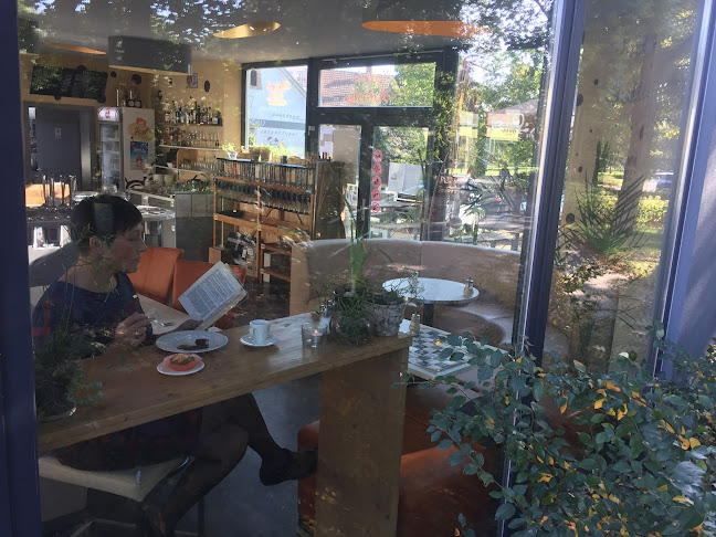 Comentarii opinii despre Julie's cafe