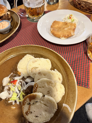 Strossmayerovo nám. 2, 170 00 Praha 7-Holešovice