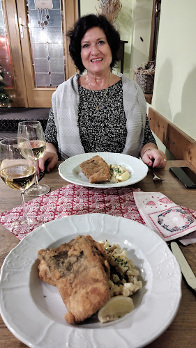 Opinii despre Restaurace Selský Dvůr în Praha - Gastronomie a pohostinství