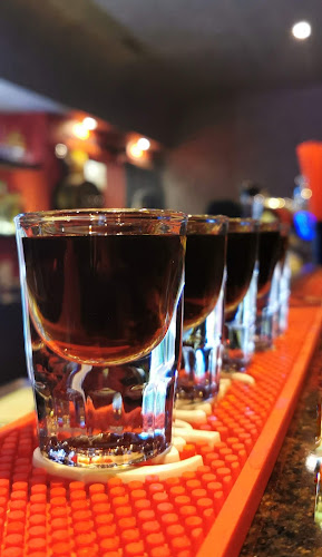 Opinii despre Music bar Bourák în Praha - Gastronomie a pohostinství