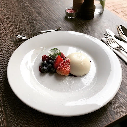 Opinii despre Tommy's Dine&Wine în Pardubice - Gastronomie a pohostinství