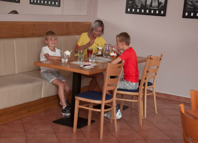 Comentarii opinii despre Divadelní restaurace a kavárna Luhačovice