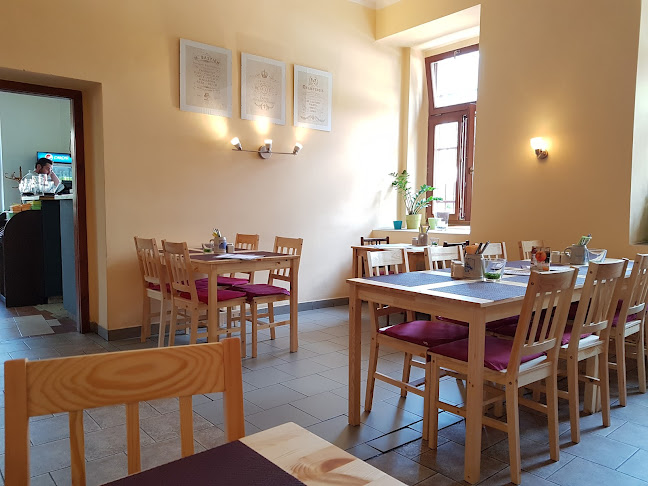 nám. Osvoboditelů 16/26, 153 00 Praha 16