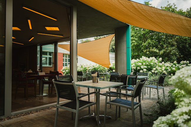 Opinii despre Bistro restaurant Sanus în Hradec Králové - Gastronomie a pohostinství