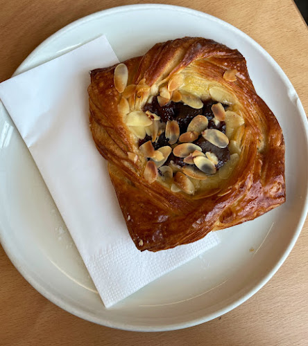 KRO COFFEE VINOHRADY - COFFEE & BAKERY - Vinohrady