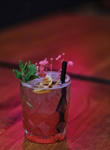 Food & Lounge by Shi-Shi