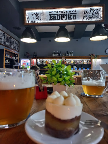 Opinii despre FABRIKA café bar în Hradec Králové - Gastronomie a pohostinství