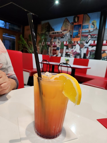 Retro - kavárna, snídaně a koktejlový bar - Gastronomie a pohostinství