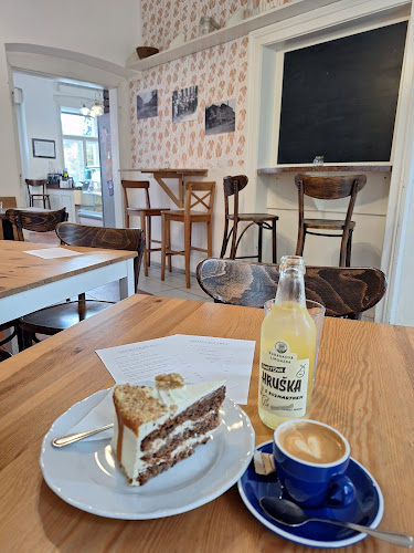 Comentarii opinii despre Bistro a Kavárna Na náměstí