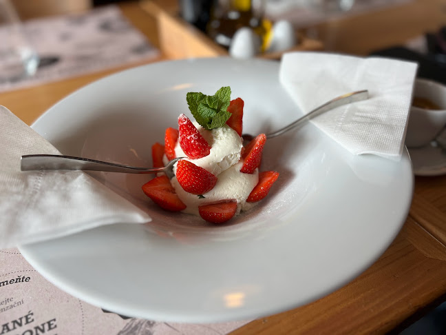 Comentarii opinii despre Pizza Coloseum OC Karolina