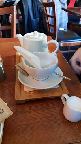 ALOHA BAR & CLUB PRAGUE - Gastronomie a pohostinství