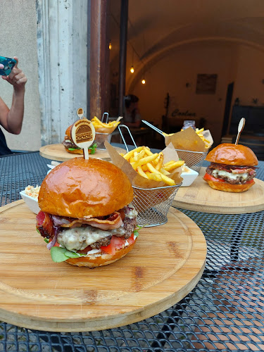 Opinii despre Pizza & Burger Cool în Turnov - Gastronomie a pohostinství