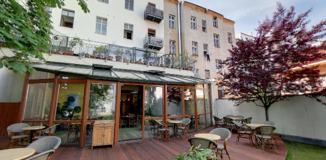 Opinii despre Lavička - Zahradní Restaurace în Praha - Gastronomie a pohostinství