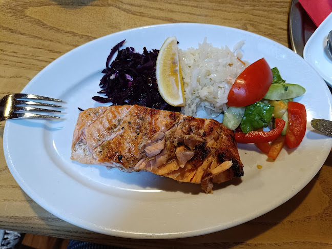 Comentarii opinii despre Country Saloon