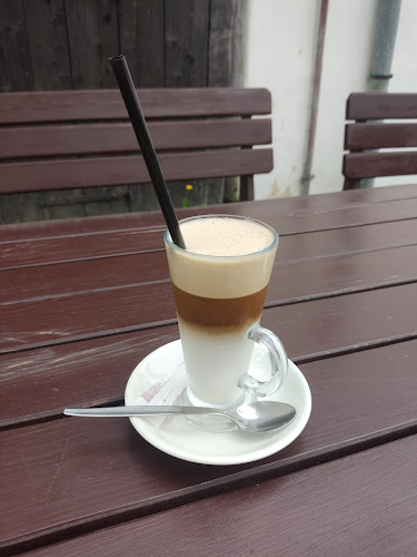 Opinii despre Zámecká kavárna & Kamenný Sál în Olomouc - Gastronomie a pohostinství