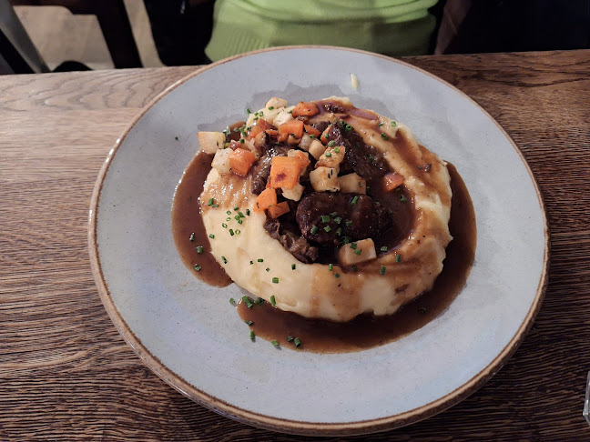 Opinii despre Pivovar U Tří růží în Staré Město - Gastronomie a pohostinství