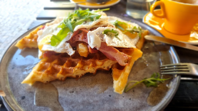 Komunardů 886/ 26, 170 00 Praha 7-Holešovice