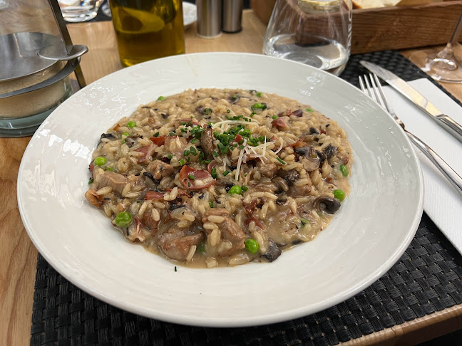 Opinii despre Grosseto Vinohrady în Praha - Gastronomie a pohostinství