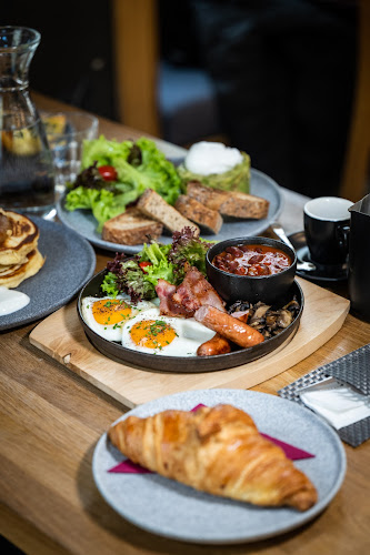 Opinii despre Pilot Cafe Letná în Praha - Gastronomie a pohostinství