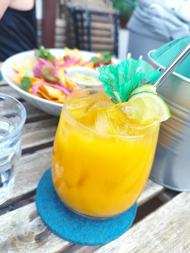 Opinii despre Botanic Bar & Bistro în Brno - Gastronomie a pohostinství