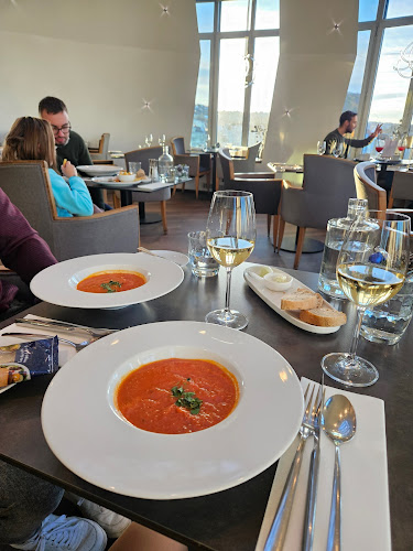 Tančící dům - Ginger & Fred Restaurant - Gastronomie a pohostinství