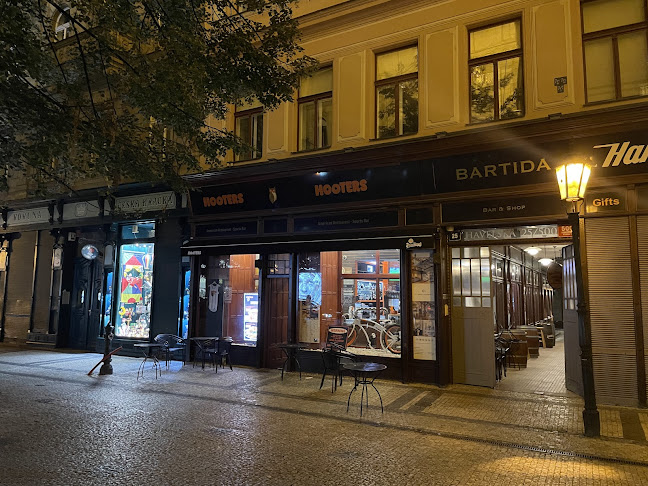 Restaurace HOOTERS Havelská - Gastronomie a pohostinství