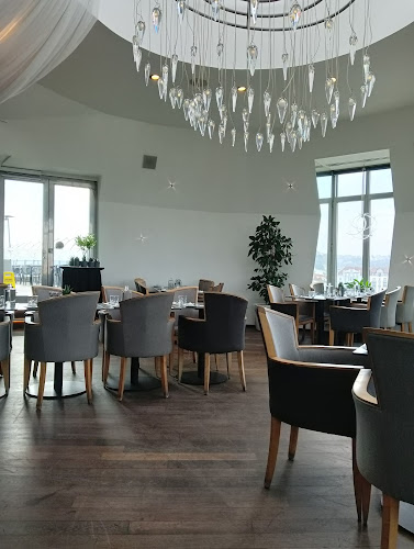 Tančící dům - Ginger & Fred Restaurant - Nové Město