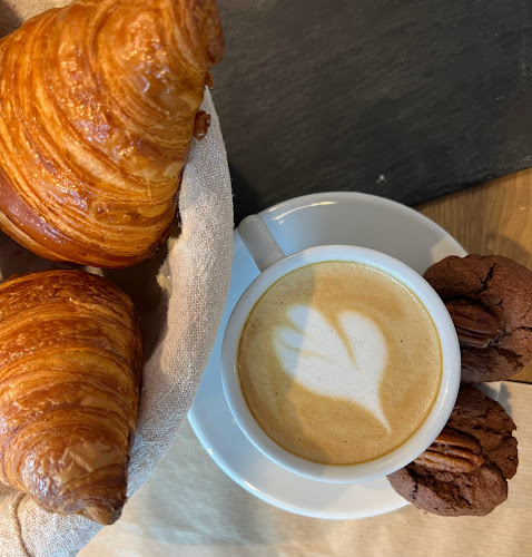 French Bakery La Brioche