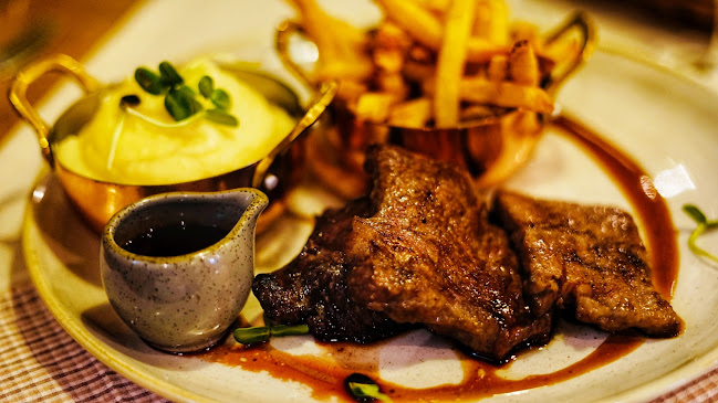 Bílá kráva - steaky a francouzská venkovská kuchyně