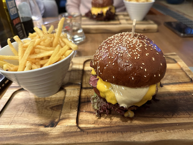 Na Chvalské tvrzi 859/2, 193 00 Praha 20