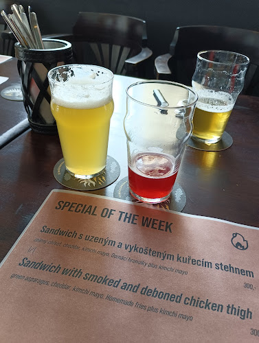 Opinii despre Hell Smoke BBQ în Malá Strana - Gastronomie a pohostinství